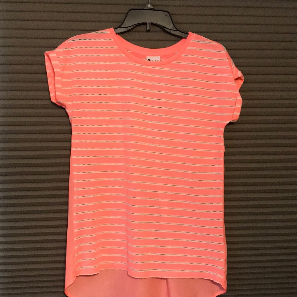 Short sleeve bright coral tee.